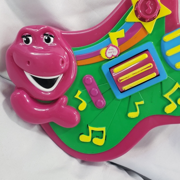 🌞SOLD🌞Barney The Dinosaur Purple Musical Toy Guitar Jakks Pacific 17 Inch 2007 - Picture 4 of 9
